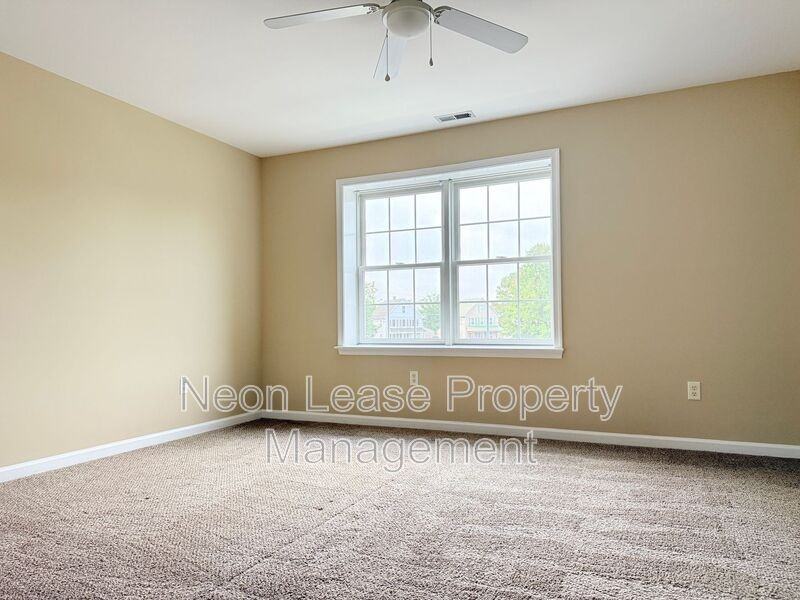 1103 Laurel Ct - Photo 5 of 9