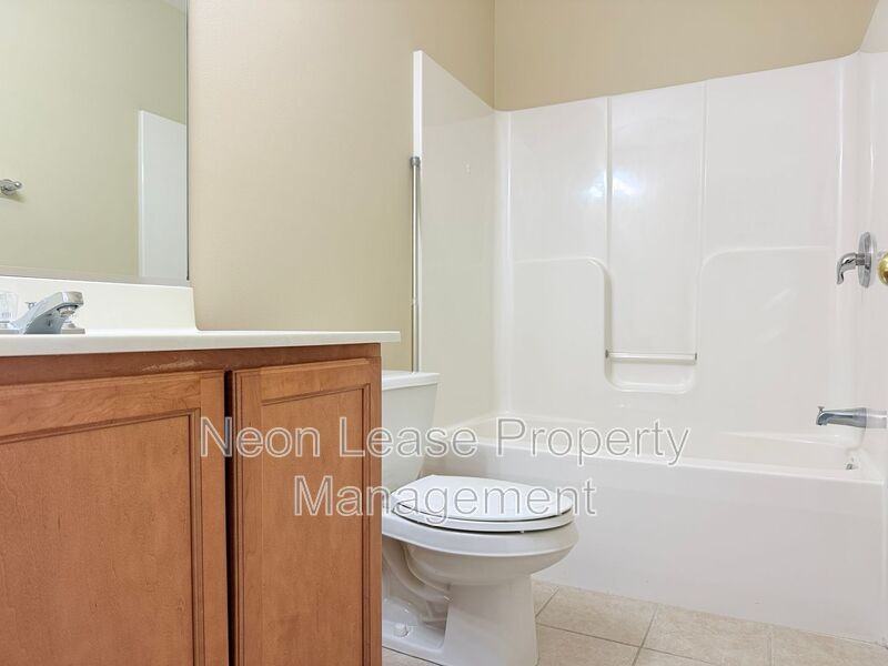 1103 Laurel Ct - Photo 6 of 9
