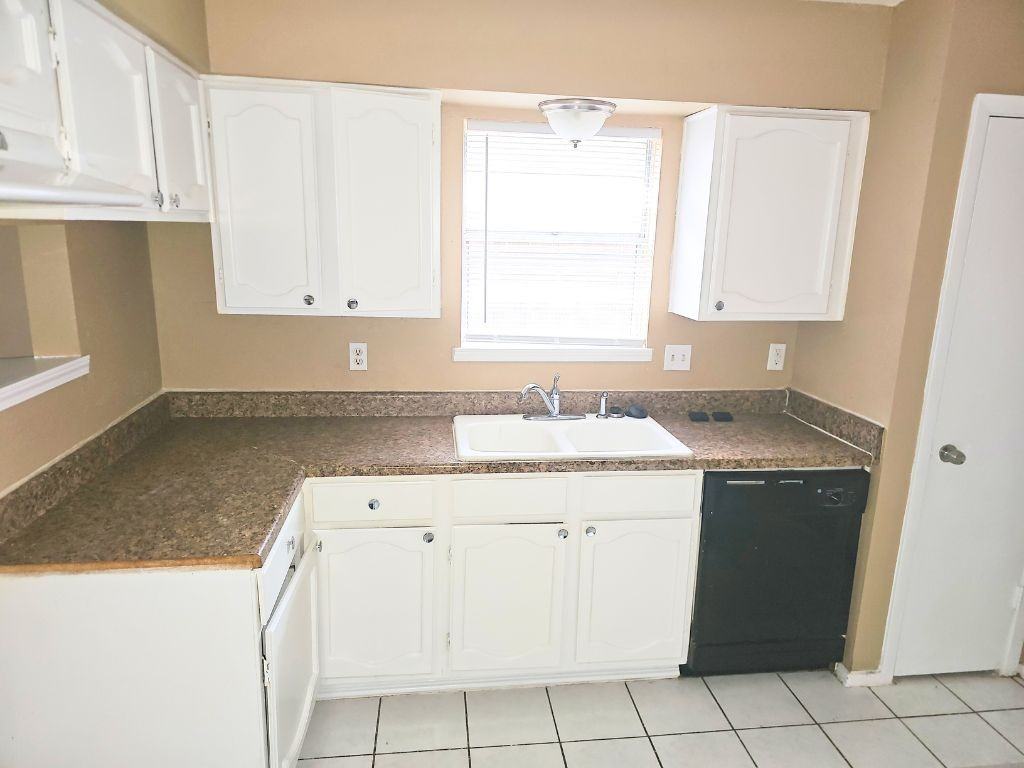 22419 Springgate Dr - Photo 2 of 17