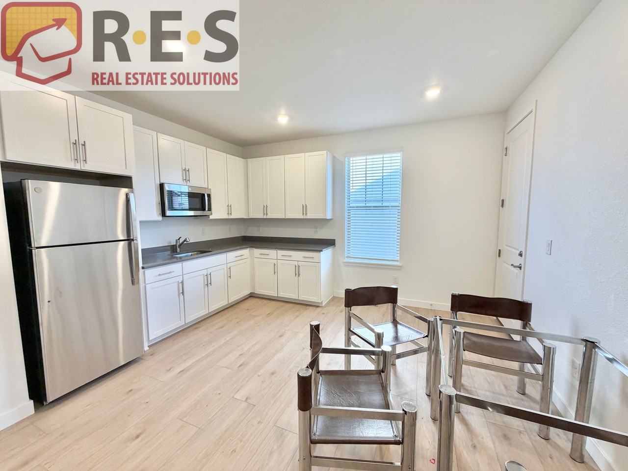 15402 W Dequesne Ave - Photo 3 of 11