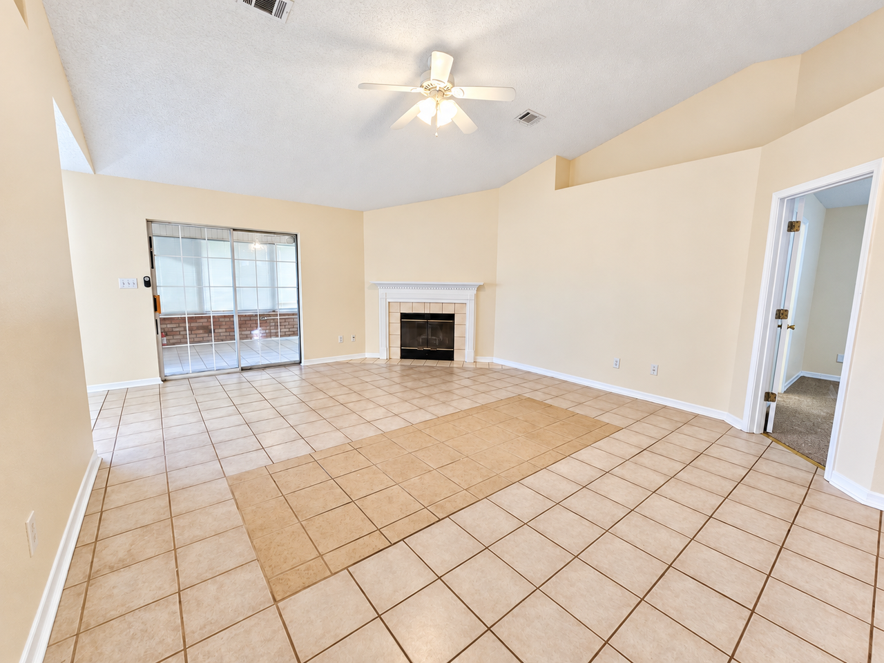 208 Bimini Ct - Photo 2 of 14