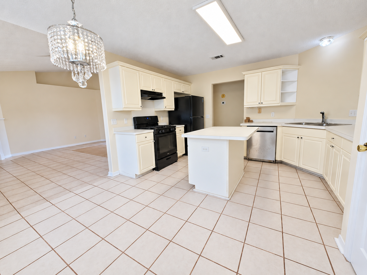 208 Bimini Ct - Photo 3 of 14