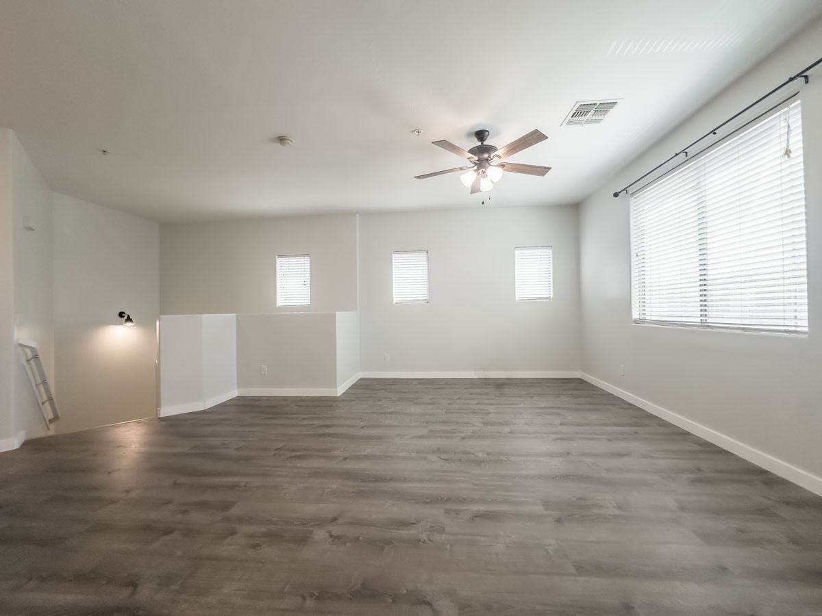 1419 N 81st Ave - Photo 4 of 31
