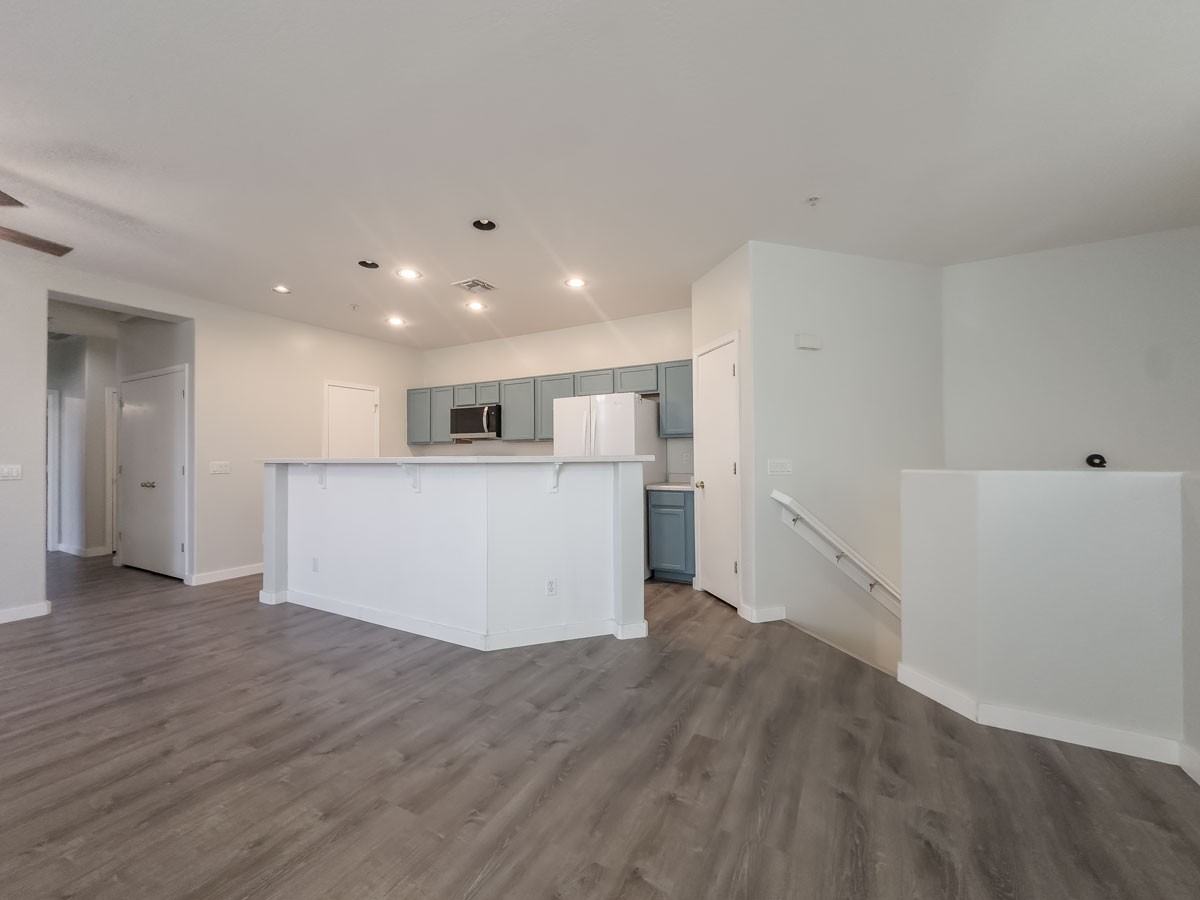 1419 N 81st Ave - Photo 5 of 31
