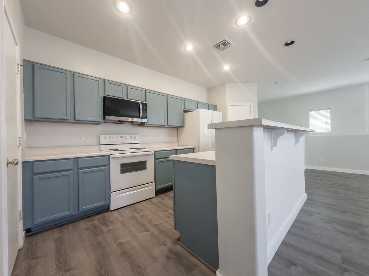 1419 N 81st Ave - Photo 7 of 31
