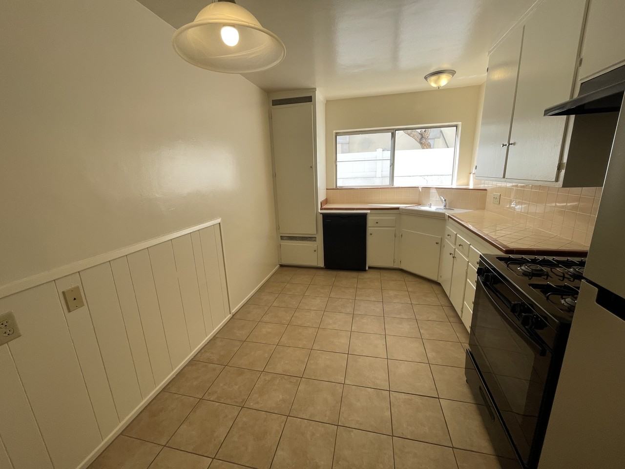 365 W Doran St #114 - Photo 5 of 7