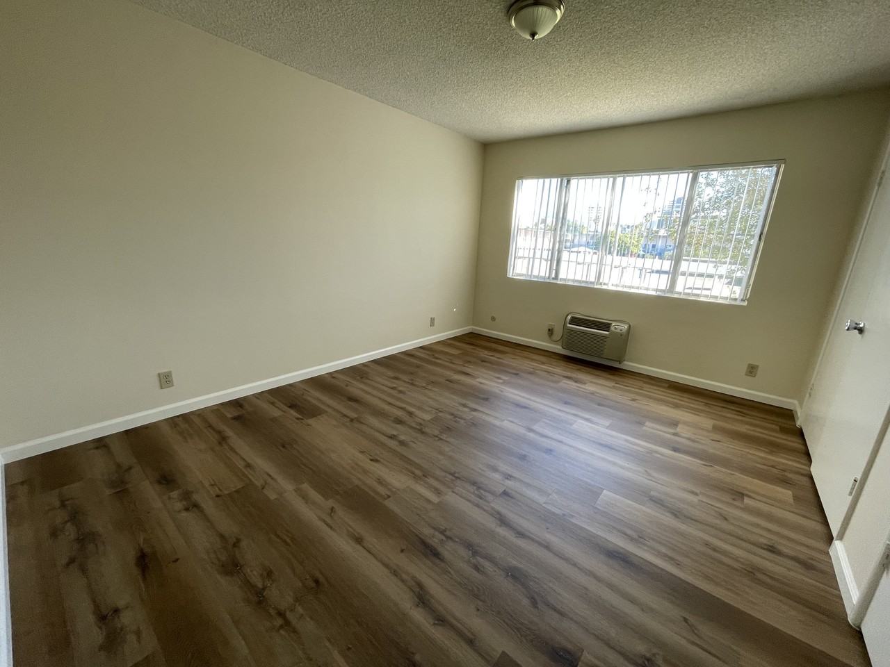 450 W Doran St #320 - Photo 6 of 8