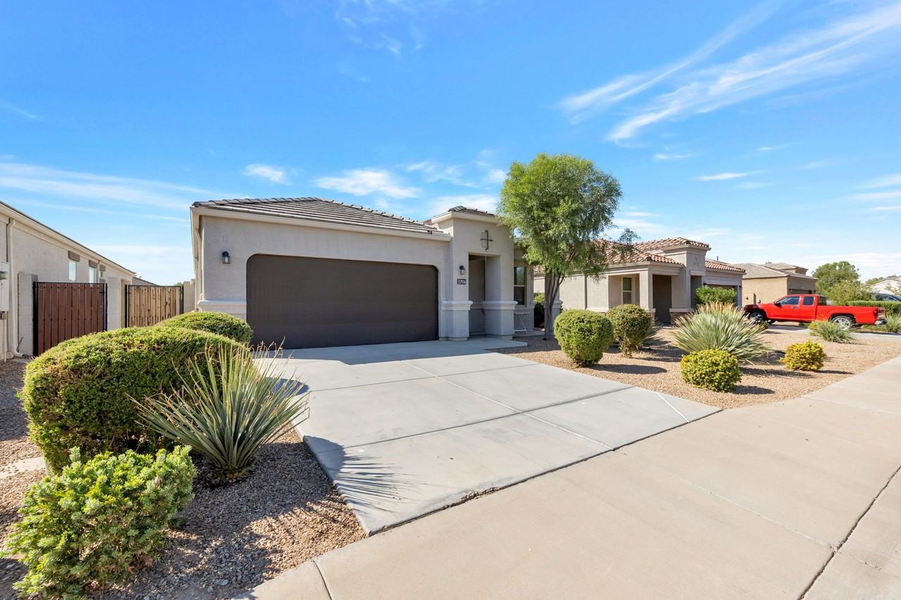 17916 N Pietra Rd - Photo 2 of 15