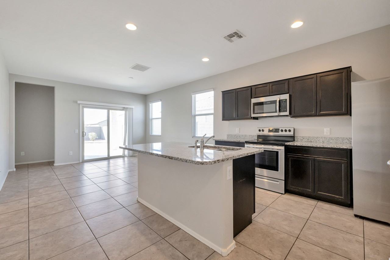 17916 N Pietra Rd - Photo 4 of 15