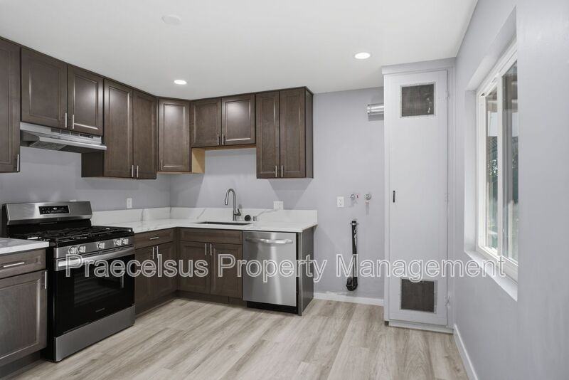 3225 Van Dyke Ave - Photo 2 of 11