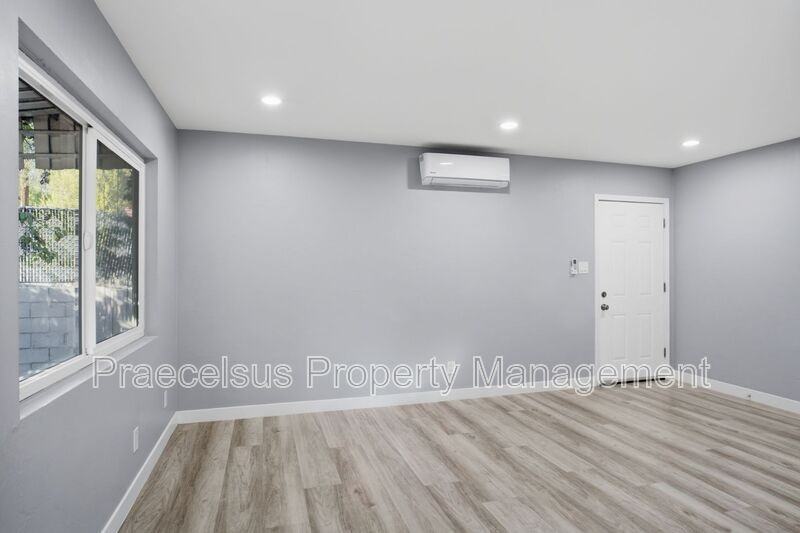 3225 Van Dyke Ave - Photo 4 of 11