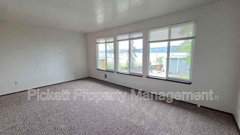 4617 Beach Dr E - Photo 5 of 20
