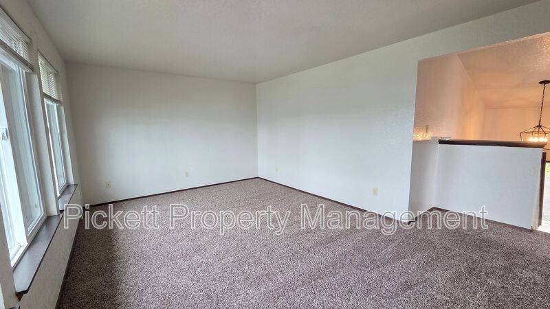 4617 Beach Dr E - Photo 6 of 20