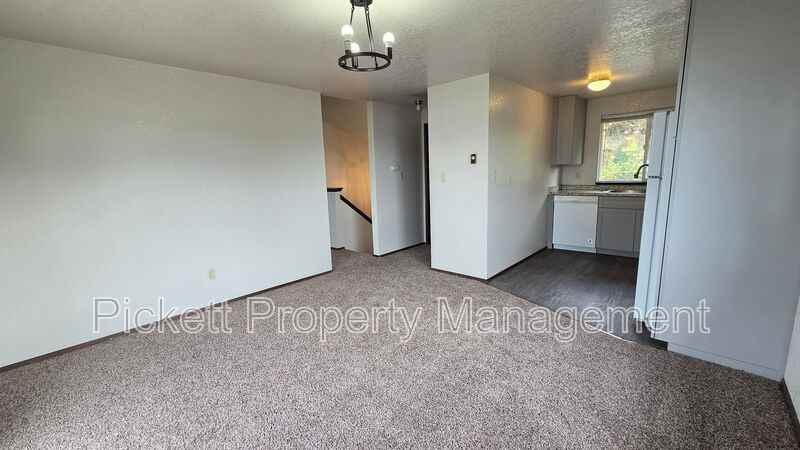 4617 Beach Dr E - Photo 7 of 20