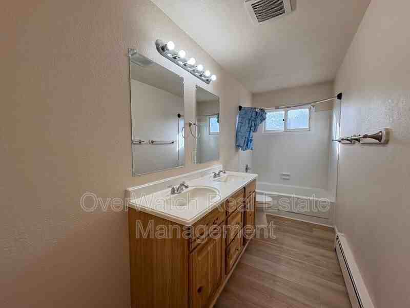 827 E 11th Ave #6 - Photo 6 of 11