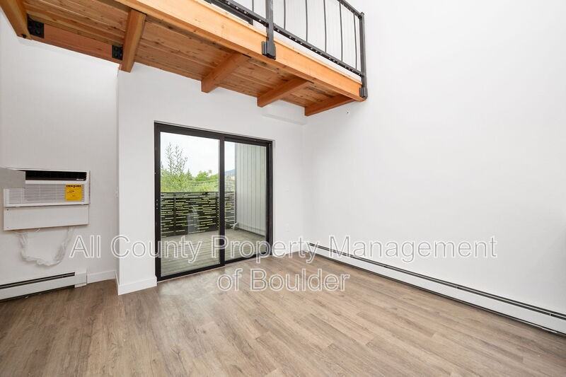 2301 Pearl St #10 - Photo 6 of 12