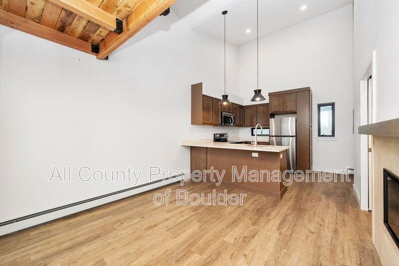 2301 Pearl St #10 - Photo 7 of 12