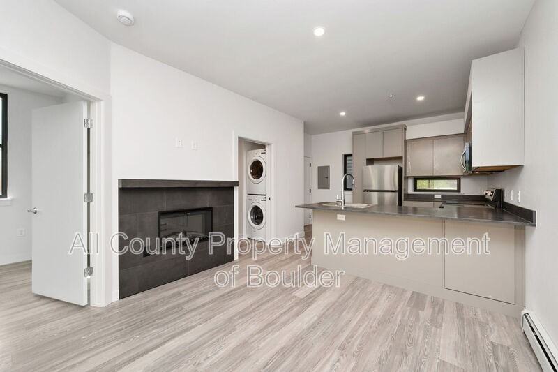 2301 Pearl St #5 - Photo 2 of 10