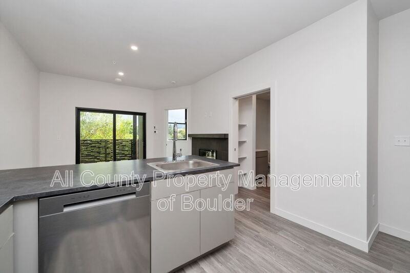 2301 Pearl St #5 - Photo 3 of 10