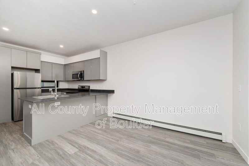 2301 Pearl St #5 - Photo 5 of 10