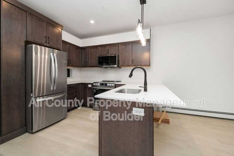 2301 Pearl St #7 - Photo 2 of 10