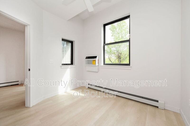 2301 Pearl St #7 - Photo 6 of 10