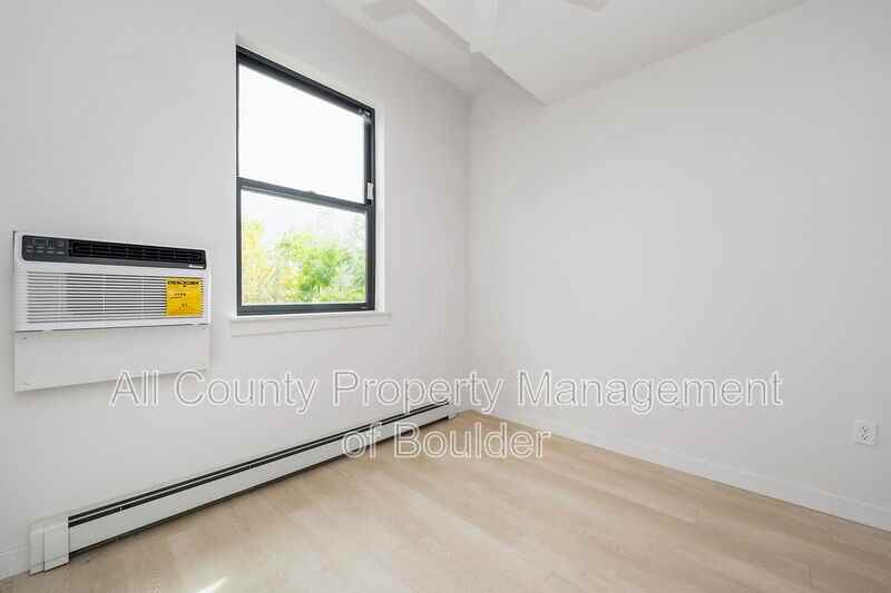 2301 Pearl St #7 - Photo 7 of 10