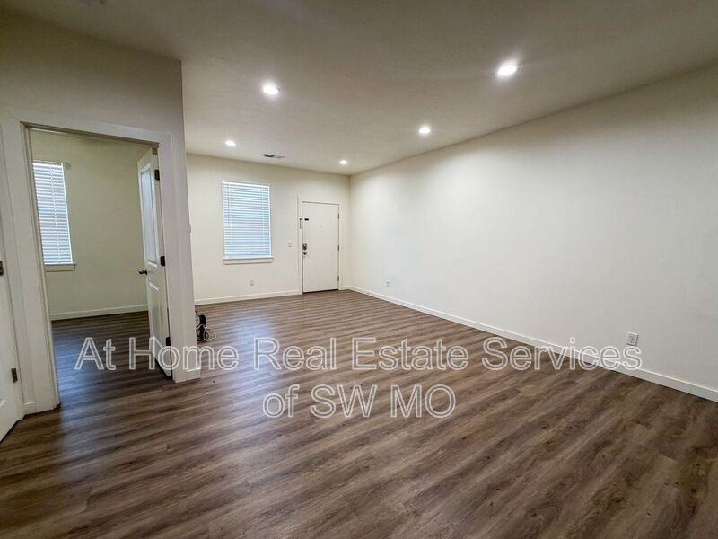 2009 E Grand St #A - Photo 3 of 7