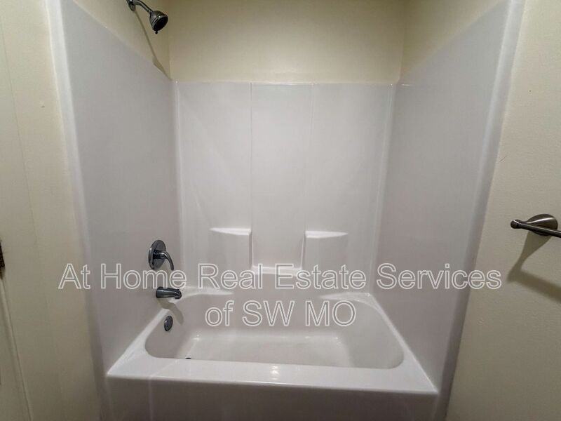 2009 E Grand St #A - Photo 6 of 7