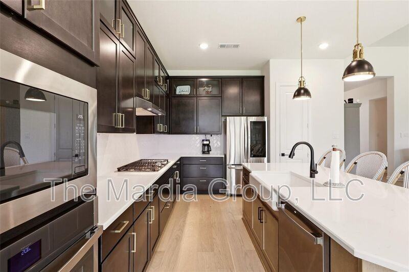 1721 Salvatore Ln - Photo 4 of 21
