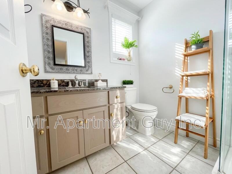 611 Westheights Dr - Photo 3 of 16