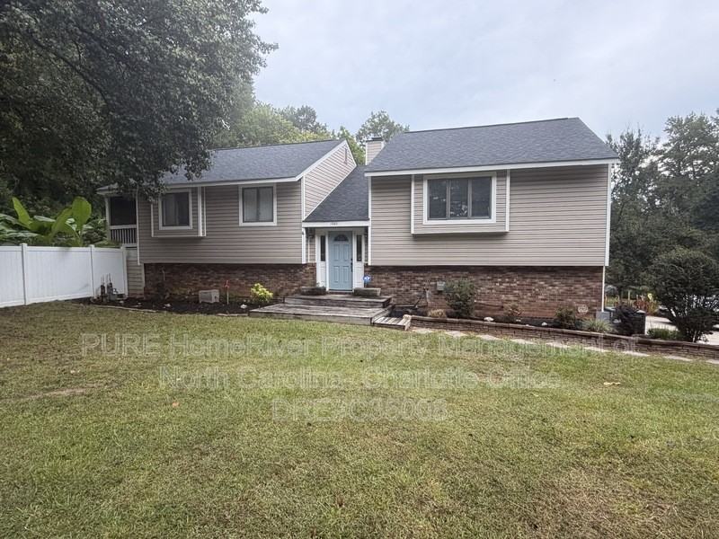 1945 Slater Rd - Photo 2 of 40