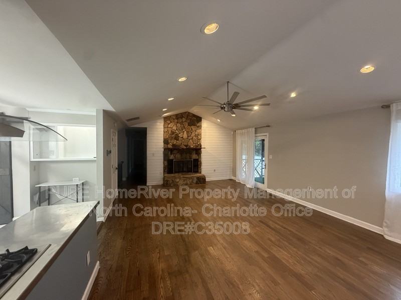 1945 Slater Rd - Photo 4 of 40