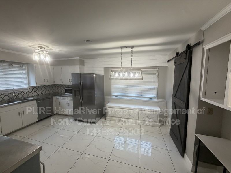 1945 Slater Rd - Photo 7 of 40