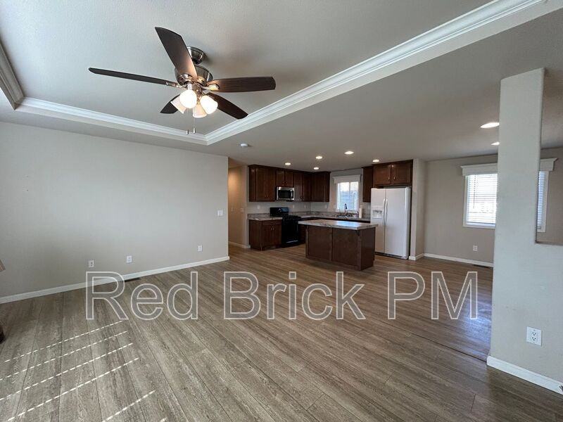 11735 Olive Ave - Photo 2 of 10