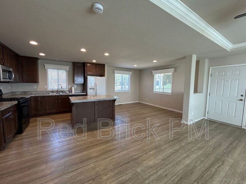 11735 Olive Ave - Photo 3 of 10