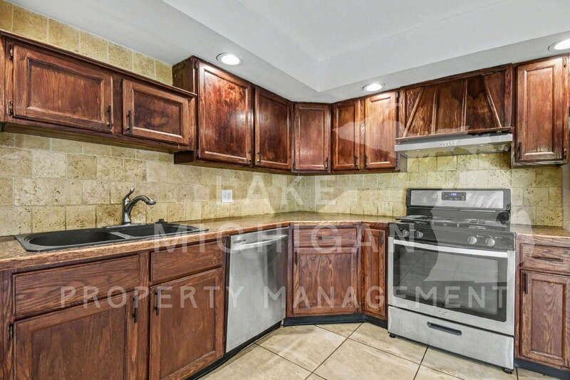 5838 Christie Ave Se - Photo 3 of 22