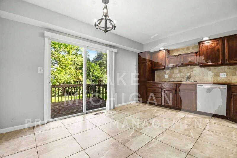 5838 Christie Ave Se - Photo 4 of 22