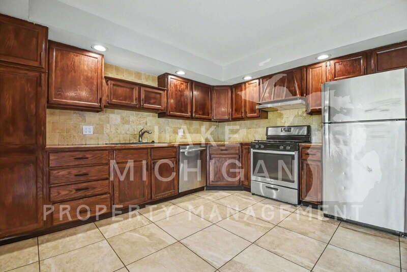 5838 Christie Ave Se - Photo 6 of 22