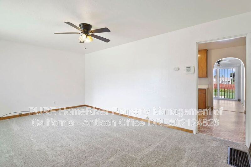 322 W Madill St - Photo 4 of 31