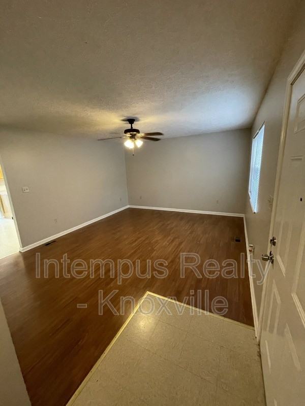 1524 Spring St - Photo 4 of 12