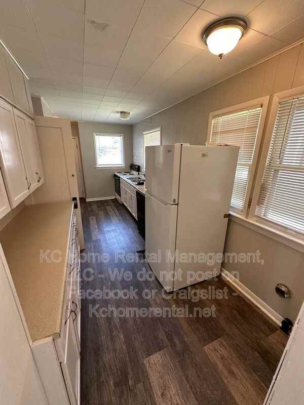 402 Van Brunt Blvd - Photo 7 of 37