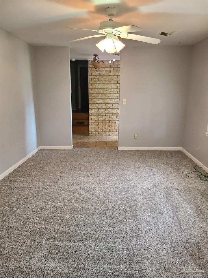 9670 Coachman Ct - Photo 3 of 30