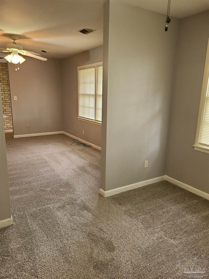 9670 Coachman Ct - Photo 4 of 30