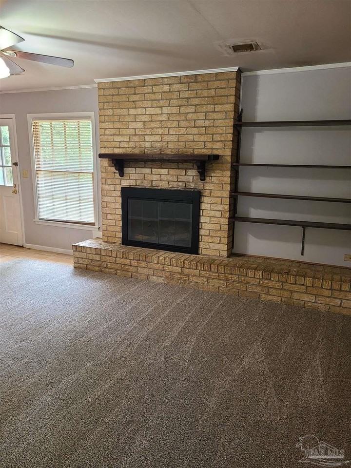 9670 Coachman Ct - Photo 5 of 30