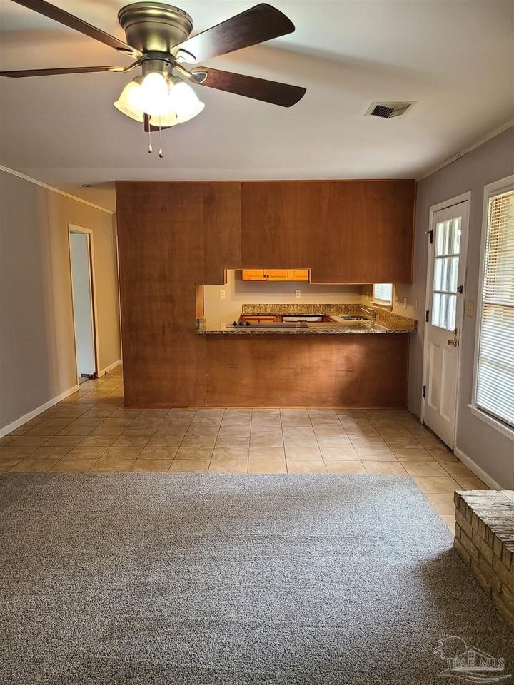 9670 Coachman Ct - Photo 6 of 30