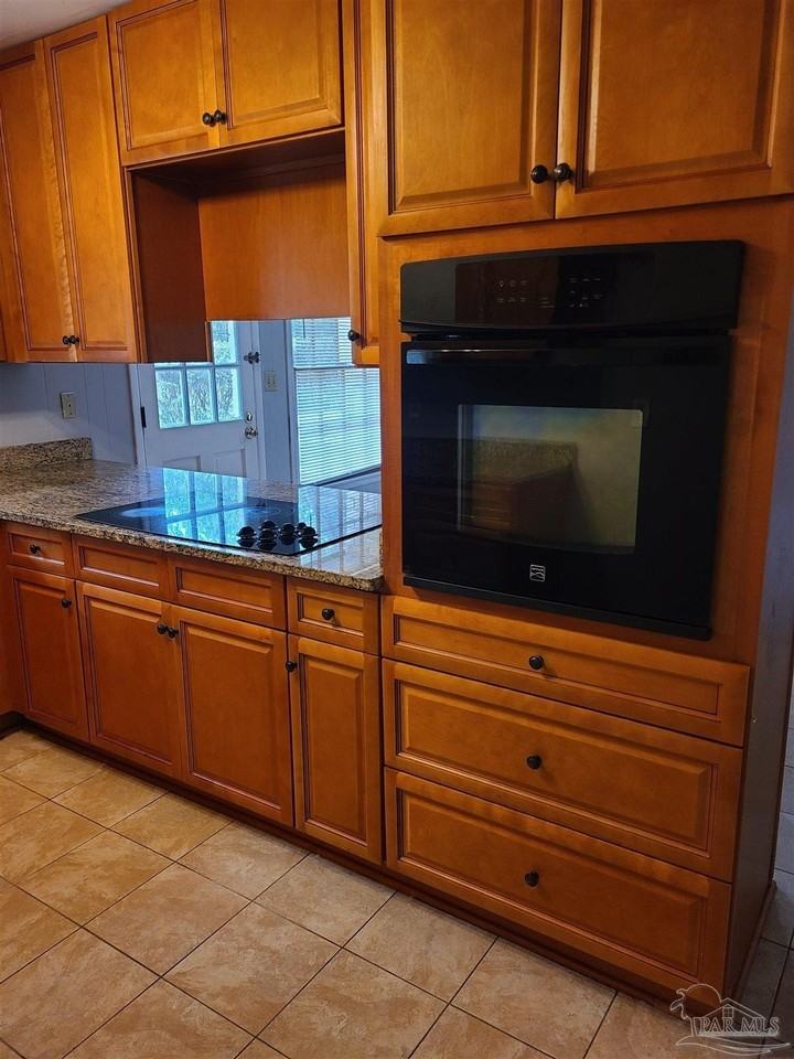 9670 Coachman Ct - Photo 7 of 30