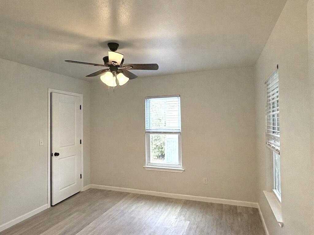 2303 College Ave - Photo 4 of 14