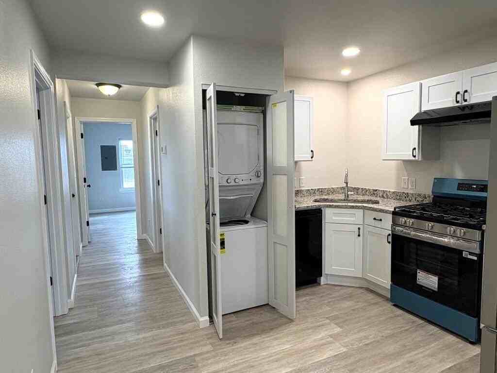 2303 College Ave - Photo 5 of 14