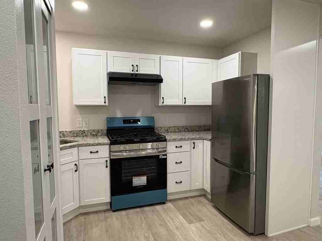2303 College Ave - Photo 6 of 14